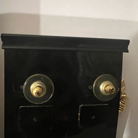 Chelsea Wreath Holiday Earrings NEW! - Picture 3 of 4